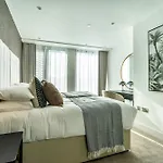 The Castle @ Ryedale House 아파트 *